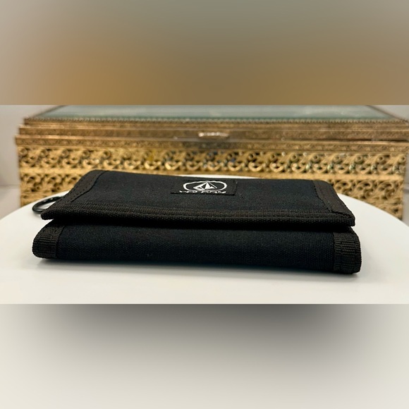 Volcom - Black-OnBlack Tri-Fold Canvas Velcro-Close Wallet w/ Ring - EUC - Picture 7 of 17